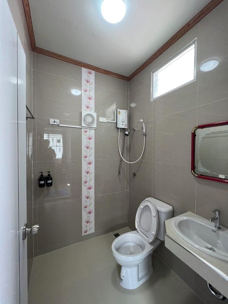 Bualuang Angthong Hotel - Oda