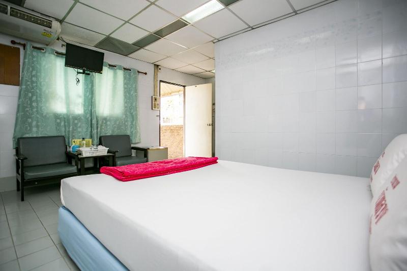 Bualuang Angthong Hotel - Oda