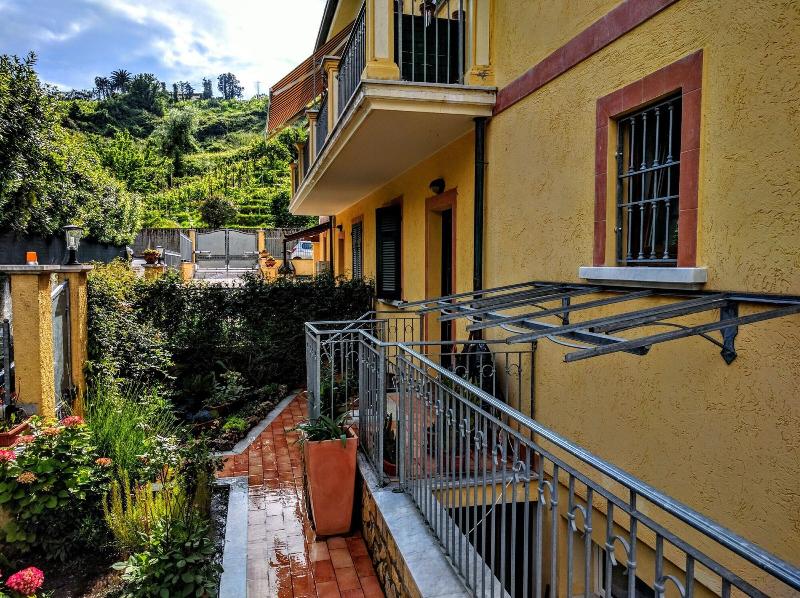 Sally's B&B - Genel
