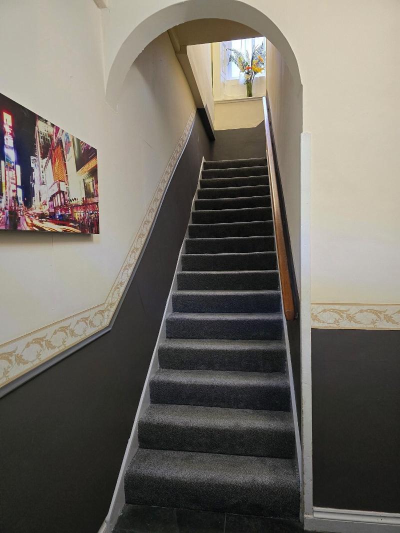 Claredon Hotel - Lobi