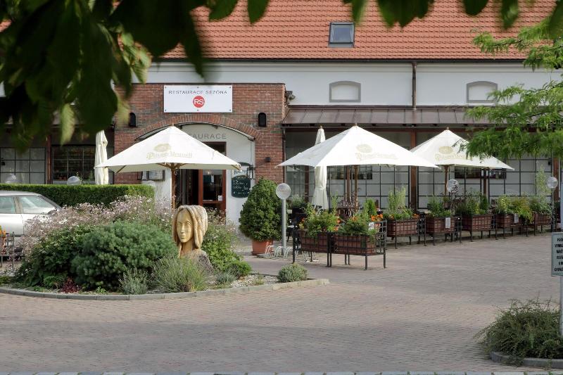 Hotel Chvalska Tvrz - Genel