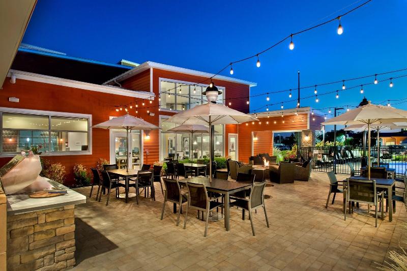Residence Inn By Marriott New York Long Island Eas - Teras