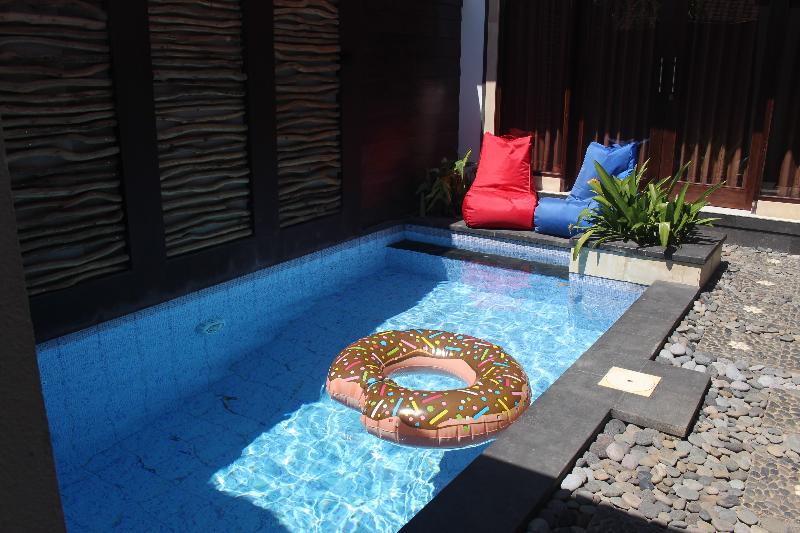 Jukung Villas Kuta by ZUZU - Havuz