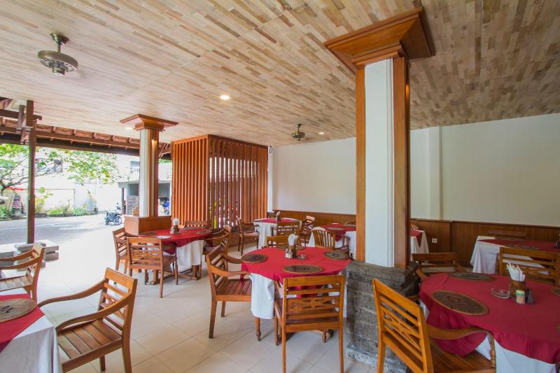 Hotel Sinar Bali Legian by ZUZU - Bar