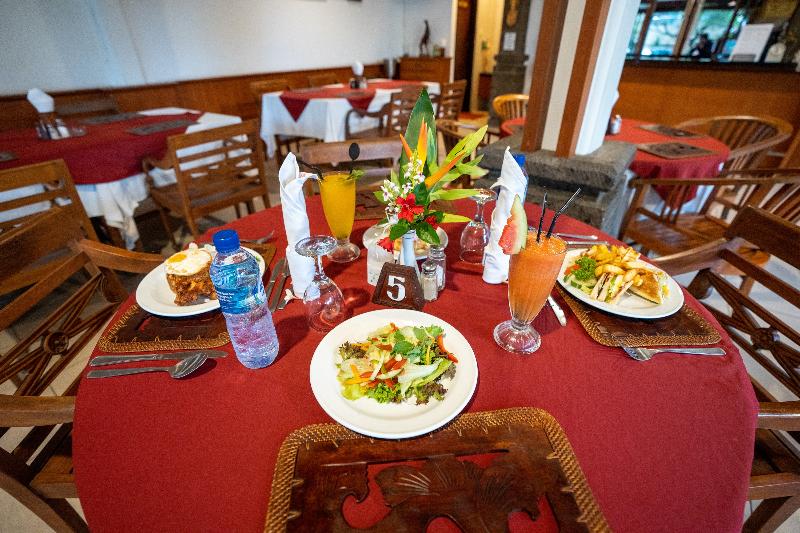 Hotel Sinar Bali Legian by ZUZU - Restoran
