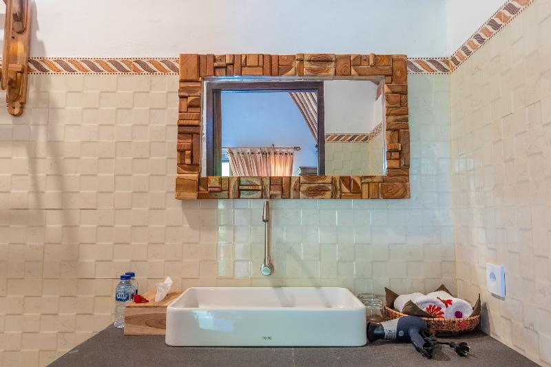 Penida Sunset Ocean View Bungalows by ZUZU - Oda