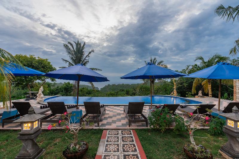 Penida Sunset Ocean View Bungalows by ZUZU - Havuz