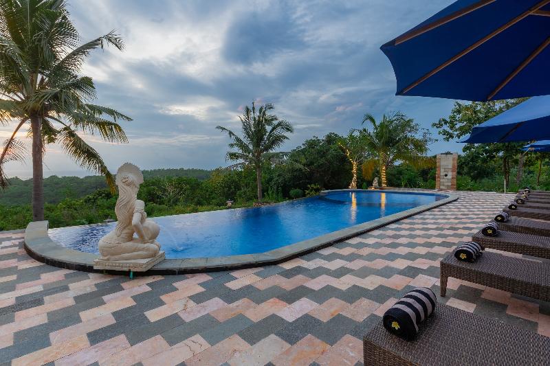 Penida Sunset Ocean View Bungalows by ZUZU - Havuz
