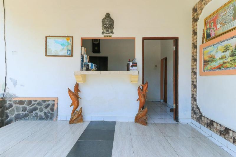 Hotel Tara Bar & Resto Air Sanih by ZUZU - Lobi
