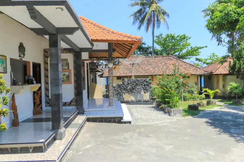 Hotel Tara Bar & Resto Air Sanih by ZUZU - Genel