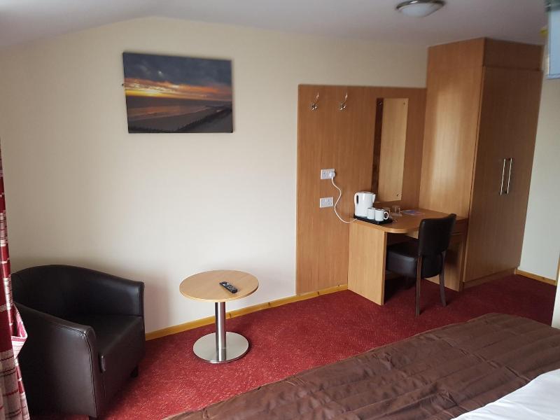 The Cliff Top Inn Hotel - Oda