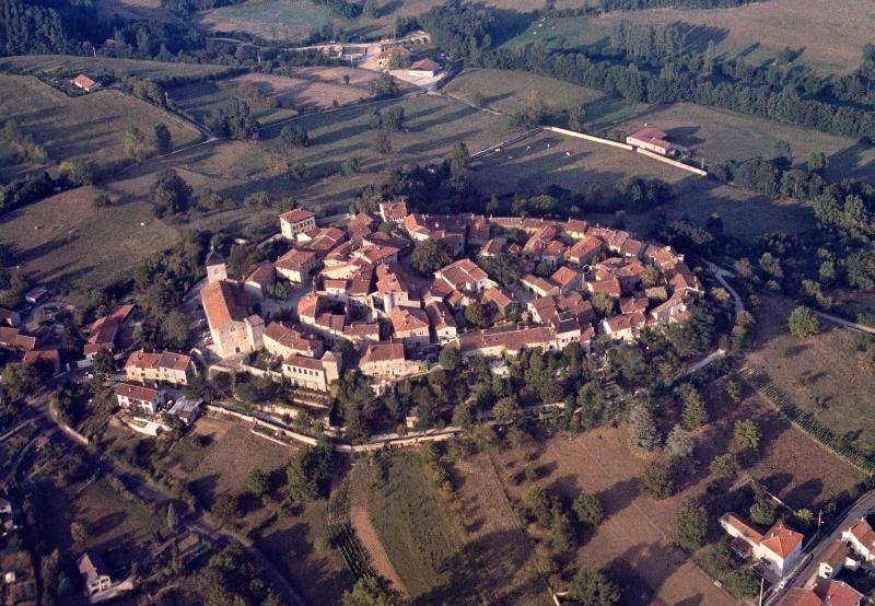 Hostellerie de Pérouges - Genel