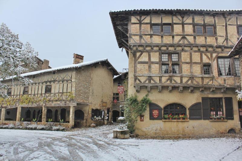 Hostellerie de Pérouges - Genel