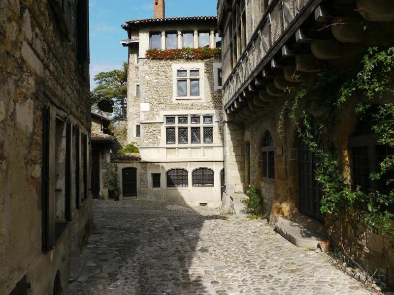 Hostellerie de Pérouges - Genel