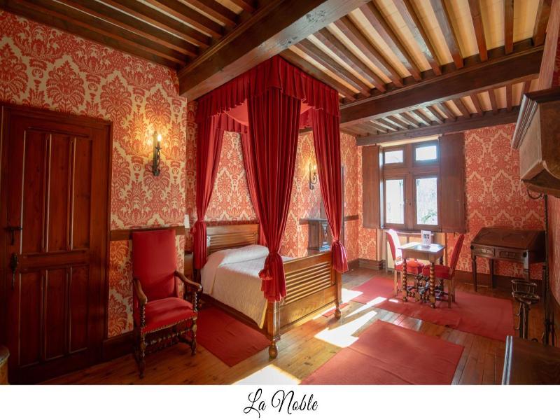 Hostellerie de Pérouges - Genel
