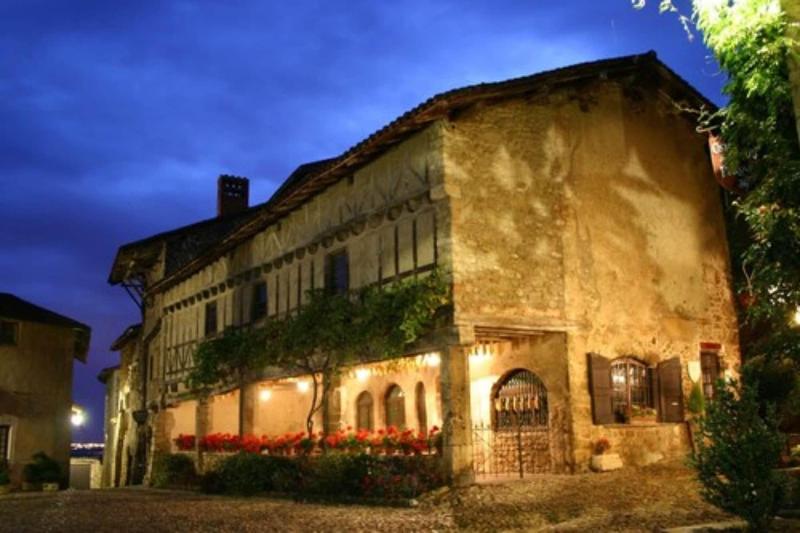 Hostellerie de Pérouges - Genel
