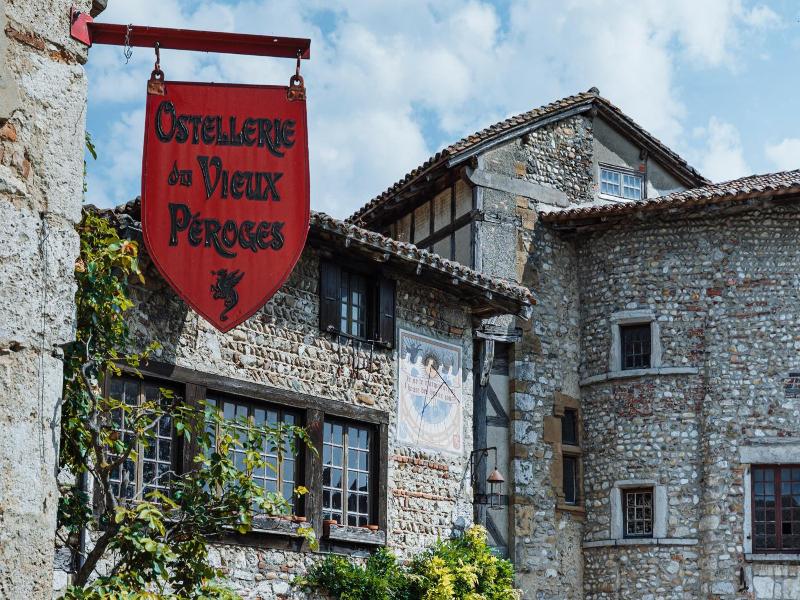 Hostellerie de Pérouges - Genel