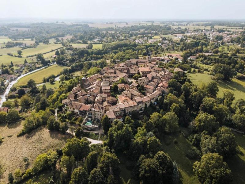 Hostellerie de Pérouges - Genel