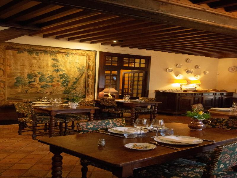 Hostellerie de Pérouges - Genel