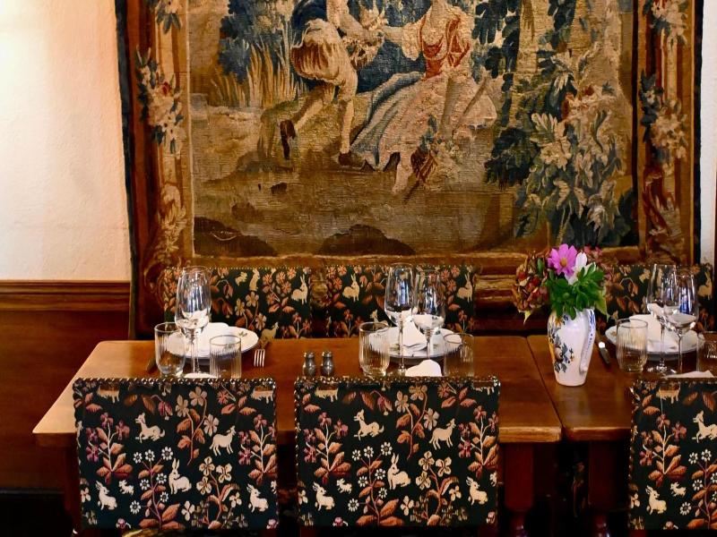 Hostellerie de Pérouges - Genel