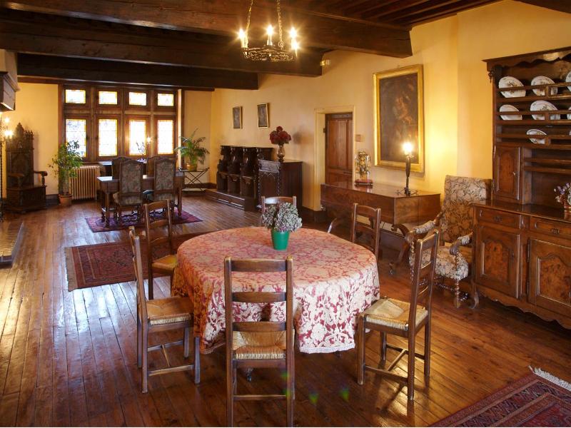 Hostellerie de Pérouges - Genel