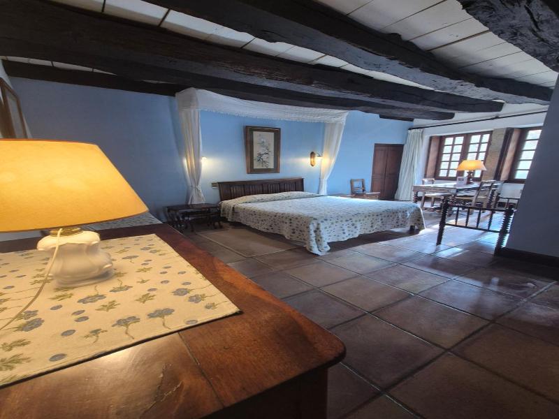 Hostellerie de Pérouges - Genel