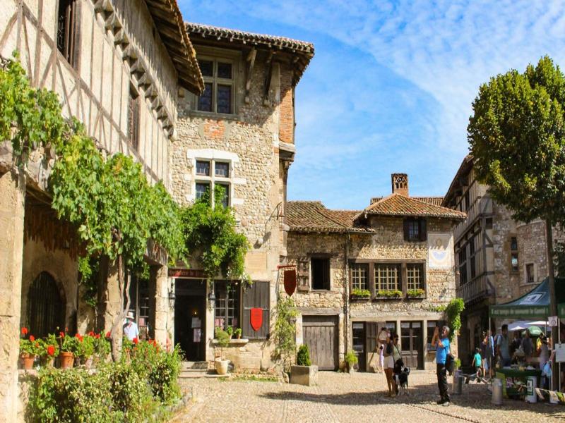 Hostellerie de Pérouges - Genel