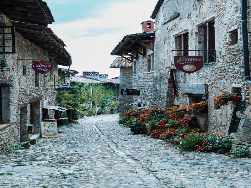 Hostellerie de Pérouges - Genel