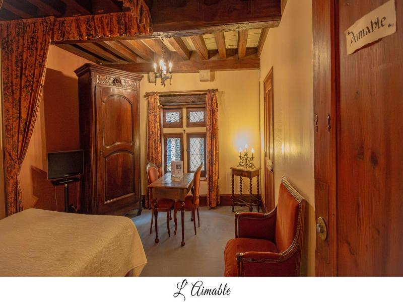 Hostellerie de Pérouges - Genel