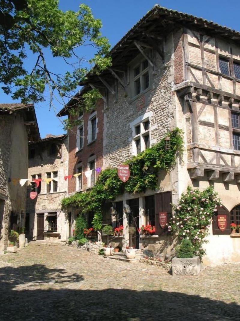 Hostellerie de Pérouges - Genel