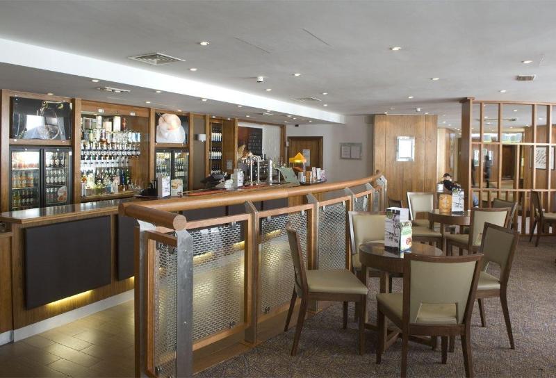 Holiday Inn Shepperton - Bar