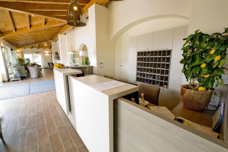 Villa Carolina Resort - Lobi