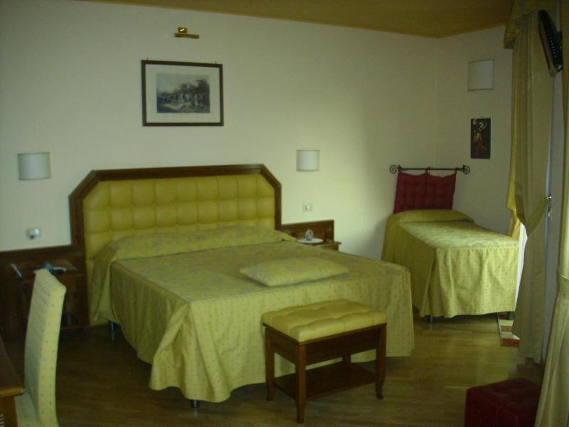B&B Chiara e Benedetta (La villa degli Ulivi) - Oda
