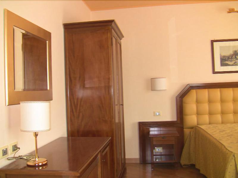 B&B Chiara e Benedetta (La villa degli Ulivi) - Oda