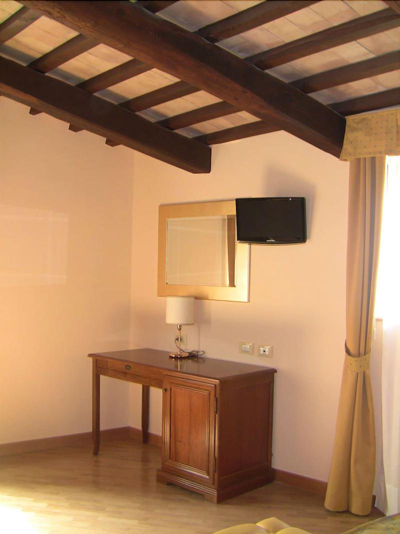 B&B Chiara e Benedetta (La villa degli Ulivi) - Oda