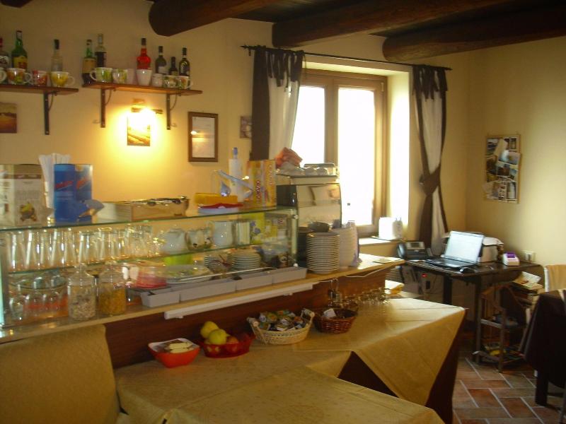 B&B Chiara e Benedetta (La villa degli Ulivi) - Restoran