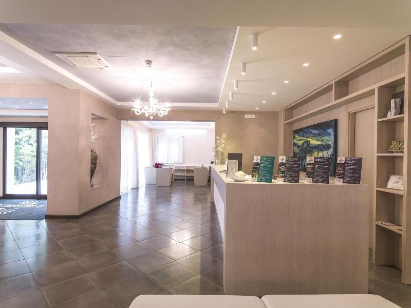 Hotel Castagneto - Lobi