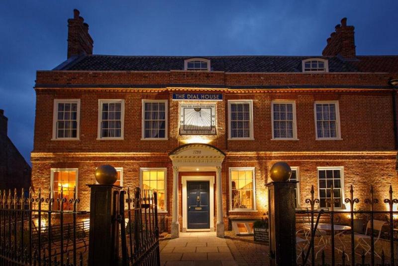 The Dial House - Genel