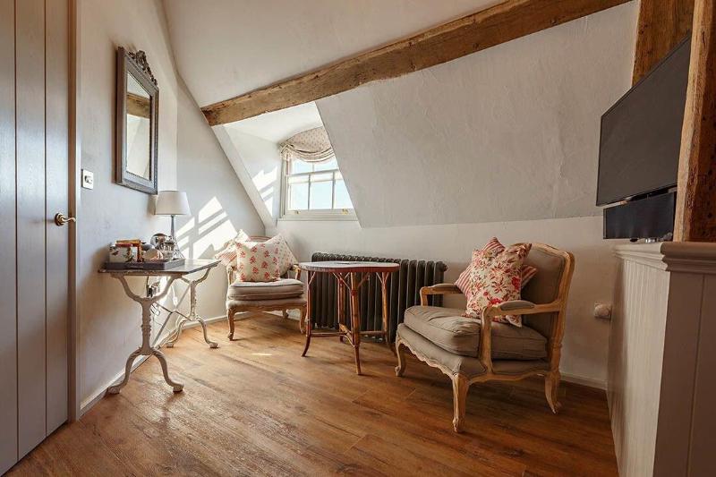 The Dial House - Oda