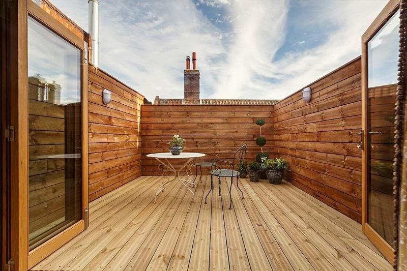 The Dial House - Oda