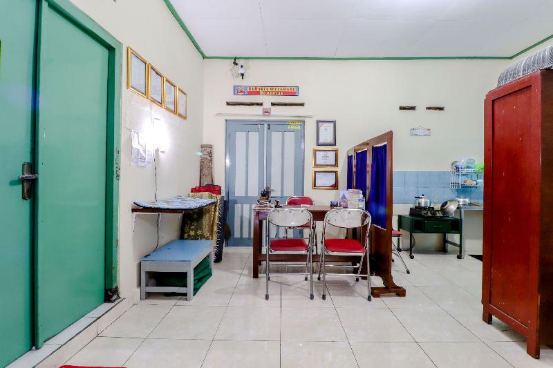 Bahagia Sederhana Homestay by ZUZU - Lobi