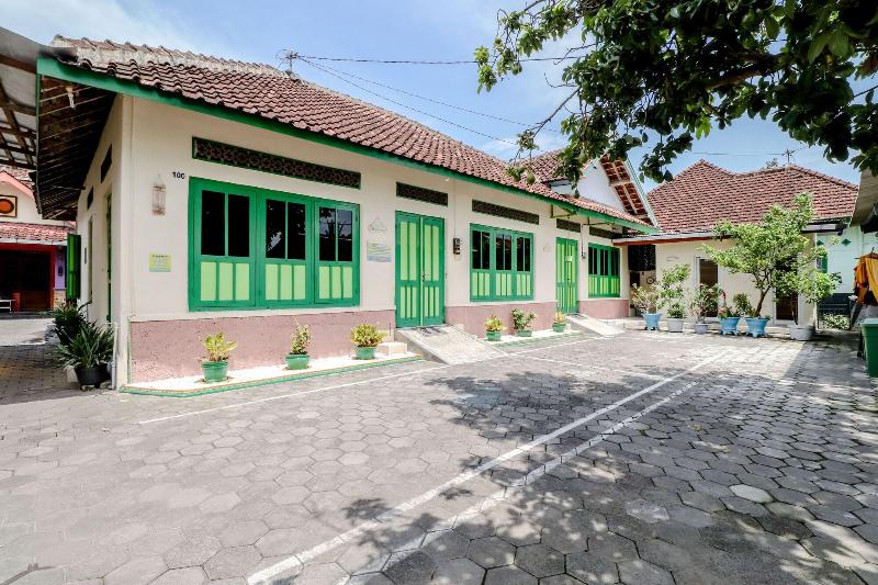 Bahagia Sederhana Homestay by ZUZU - Teras