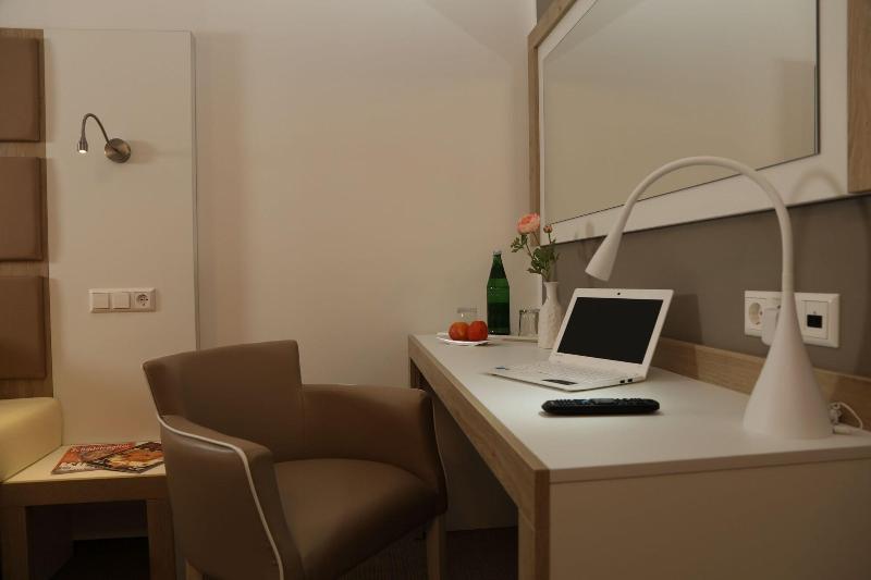 Confour Hotel - Oda