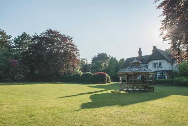 Mere Court Hotel - Genel