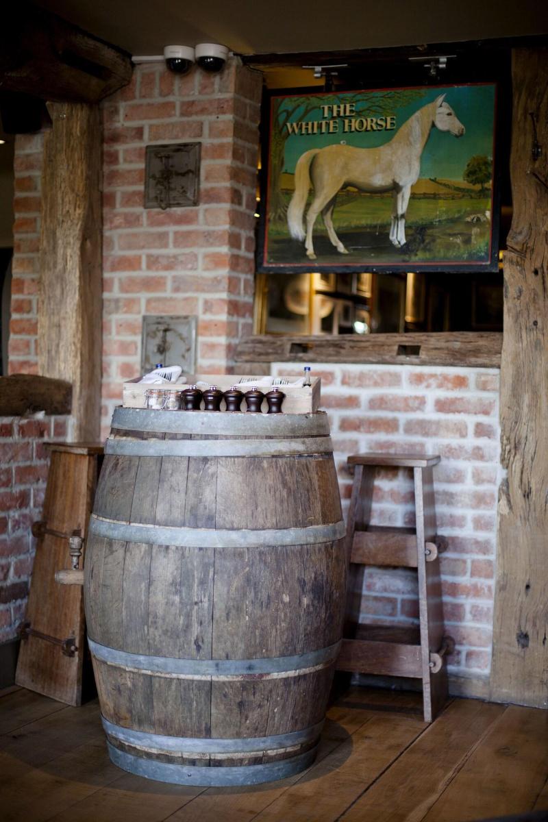 The White Horse - Lobi