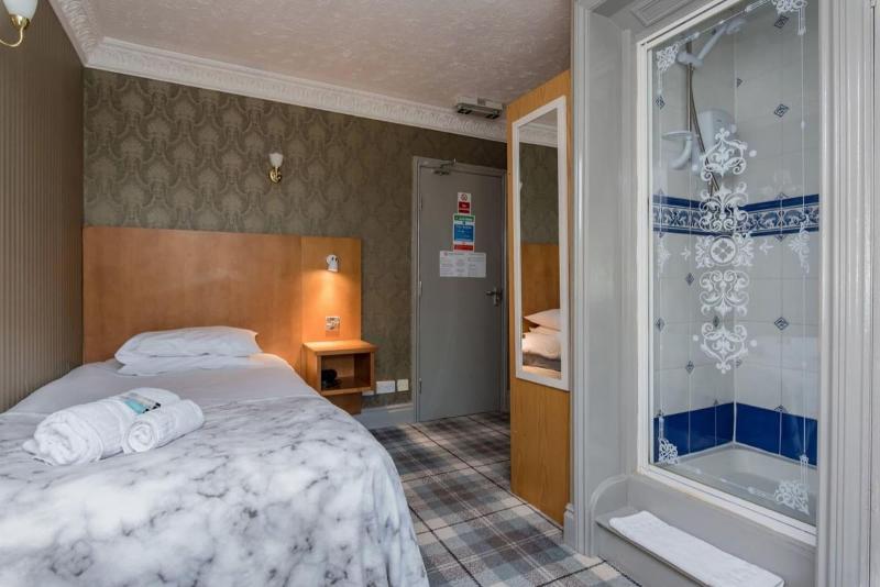 Quayside Hotel & Bar - Oda