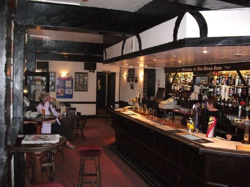 Three Tuns Hotel - Bar