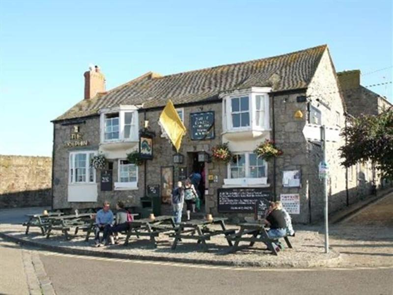 Dolphin Tavern - Genel