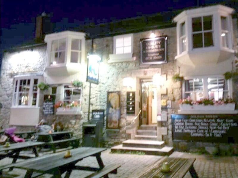 Dolphin Tavern - Genel