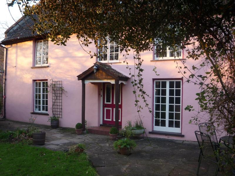 Yallands Farmhouse - Genel